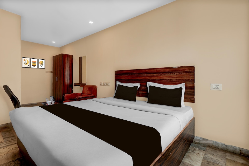 Hotel O Benz Circle Crossway Vijayawada Formerly Akshaya Elite, Mahanadu Extension VIjayawada, Vijayawada
