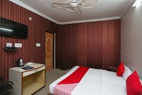 OYO Mangalam Palace Near Chaudhary Charan Singh International Airport