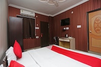 OYO Mangalam Palace Near Chaudhary Charan Singh International Airport