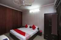 OYO Mangalam Palace Near Chaudhary Charan Singh International Airport