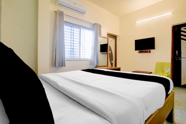 Hotel O Aura Inn