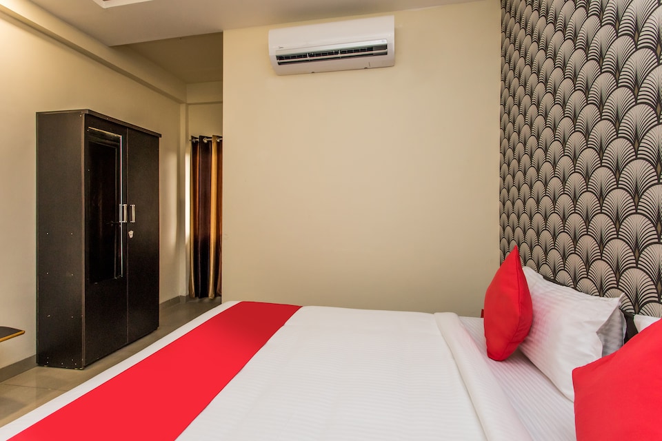 OYO 16393 JMC Blue Inn, radission square, Indore