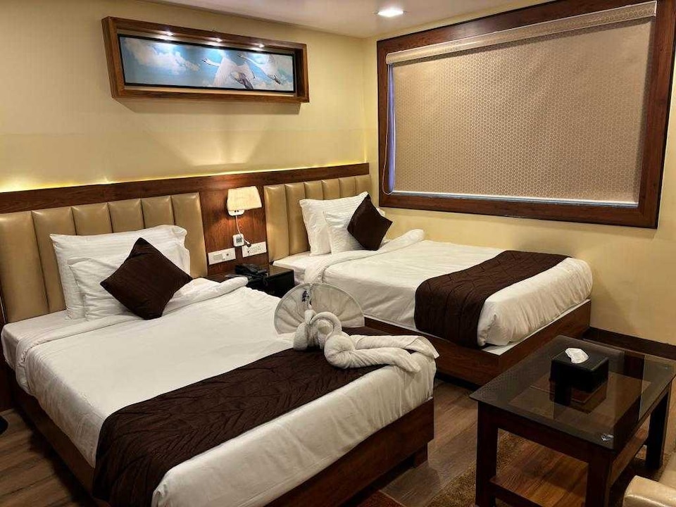 POP 84766E Raj Guest House, VIP Road Kolkata, Kolkata
