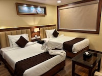 POP 84766E Raj Guest House