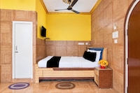 Collection O Airport Crossway Formerly Raj Guest House