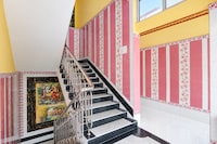 Collection O Airport Crossway Formerly Raj Guest House