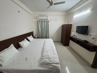 Hotel O Ayodhya Junction Road