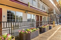 Stonebridge Inn & Suites Gresham, OR - Portland