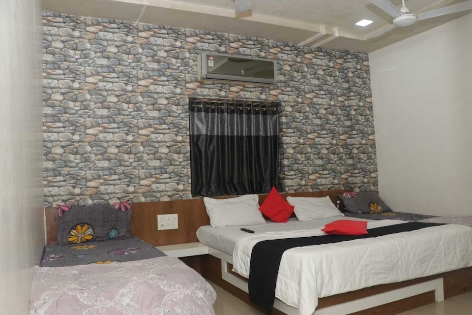 Hotel O  maldhari hotel, Gondal City, Gondal
