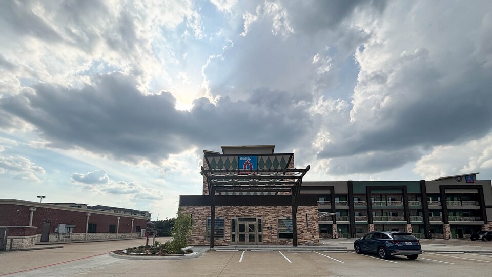 Studio 6 Houston, TX – Highway 6 / Yorktown, C77084, Houston