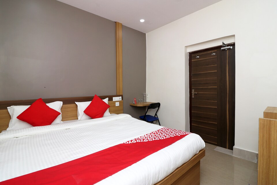 OYO 16418 Anupama Hospitality, Gariahat Kolkata, Kolkata