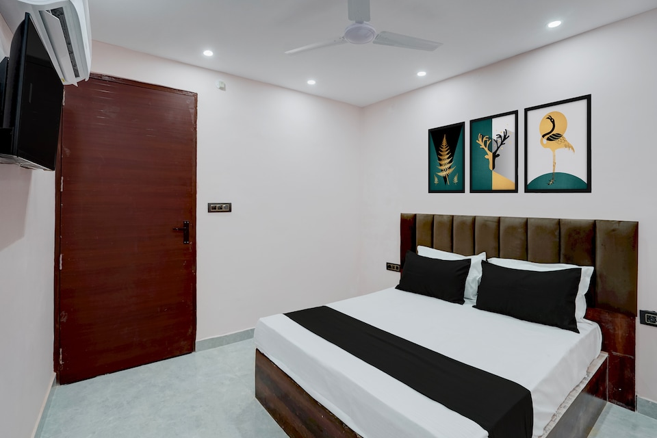Hotel O Surya Hotel, Noida City, Noida