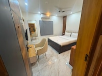 Hotel O M8 Guest house 