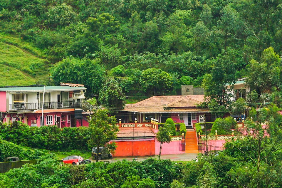 OYO Home 16464 Luxury Cottage, Munnar City Munnar, Munnar