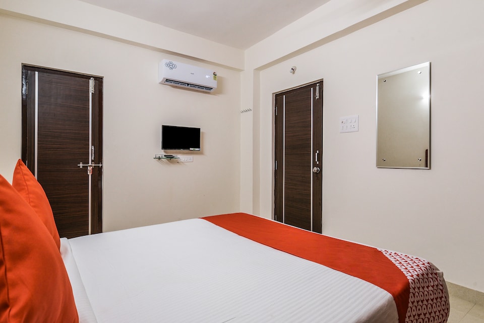 Live on VIJ160, MG Road Vijayawada, Vijayawada