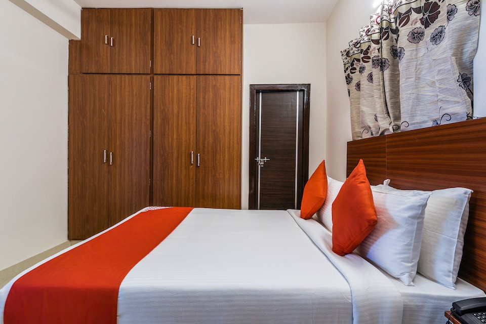 Live on VIJ160, MG Road Vijayawada, Vijayawada