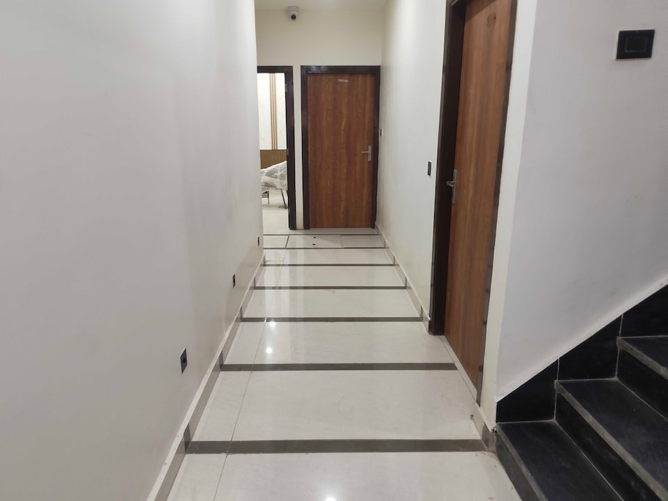 Hotel O RM Velvet Sec 18 Metro Station Rohini Delhi, Pitampura - Rohini Delhi, Delhi