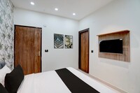 Hotel O RM Velvet Sec 18 Metro Station Rohini Delhi