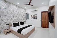 Hotel O RM Velvet Sec 18 Metro Station Rohini Delhi