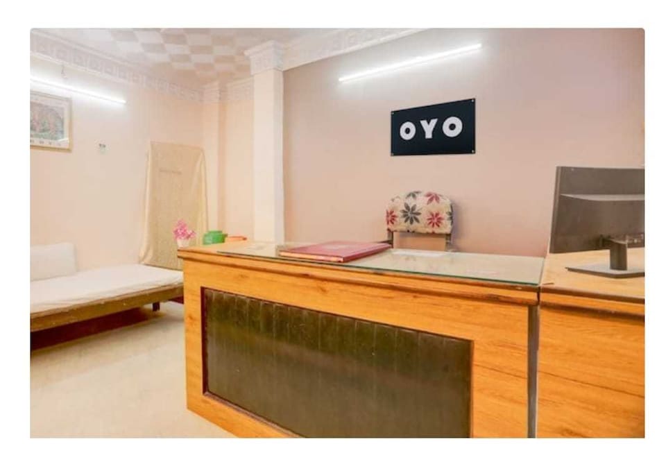 Spot On Hotel Mannat, Chowk Allahabad, Prayagraj