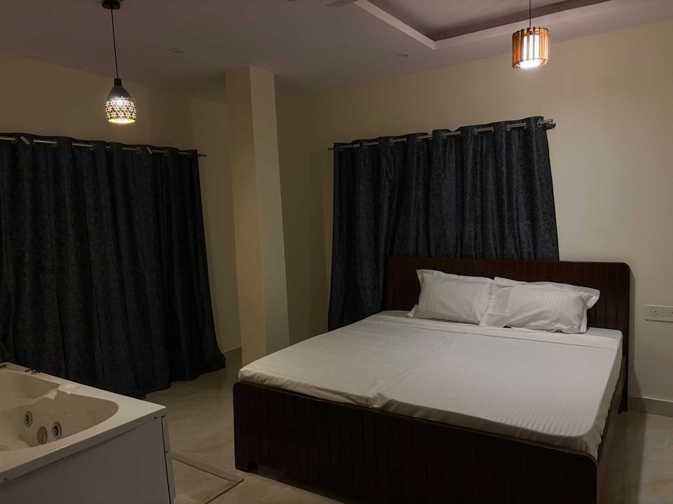 HOTEL O THE MAVNIL STAYS, Kalkaji Delhi, Delhi