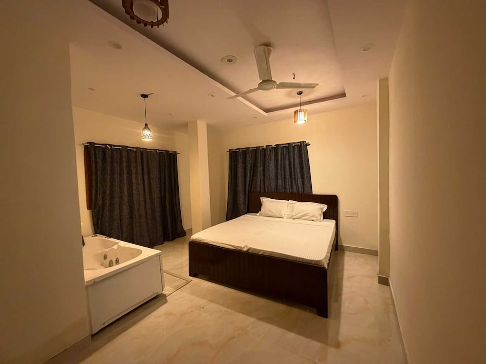 HOTEL O THE MAVNIL STAYS, Kalkaji Delhi, Delhi