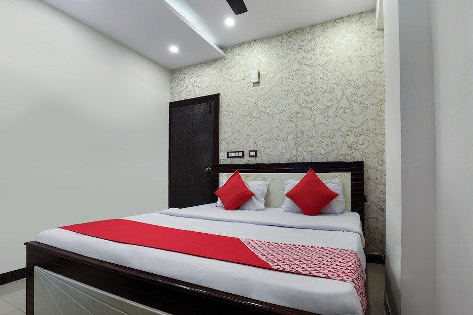 OYO 16539 Grand Sandarshini Inn, Abids-Nampally, Hyderabad