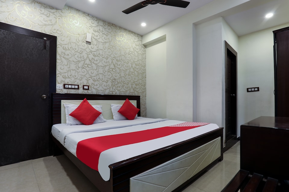 OYO 16539 Grand Sandarshini Inn, Abids-Nampally, Hyderabad