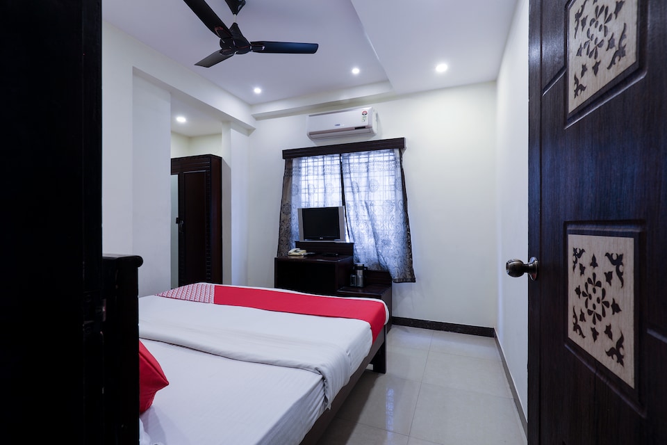 OYO 16539 Grand Sandarshini Inn, Abids-Nampally, Hyderabad