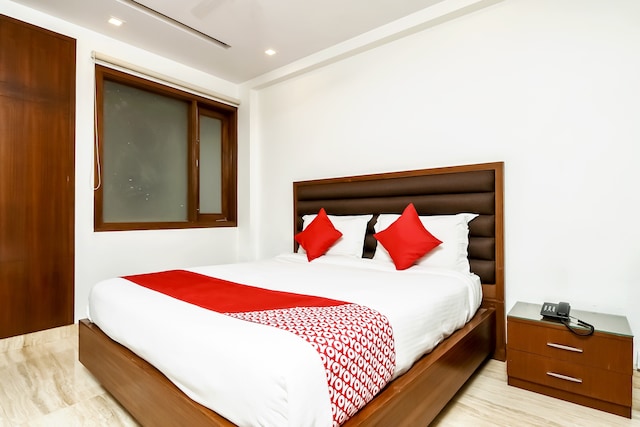 OYO Prem Home Near Dlf Avenue Saket