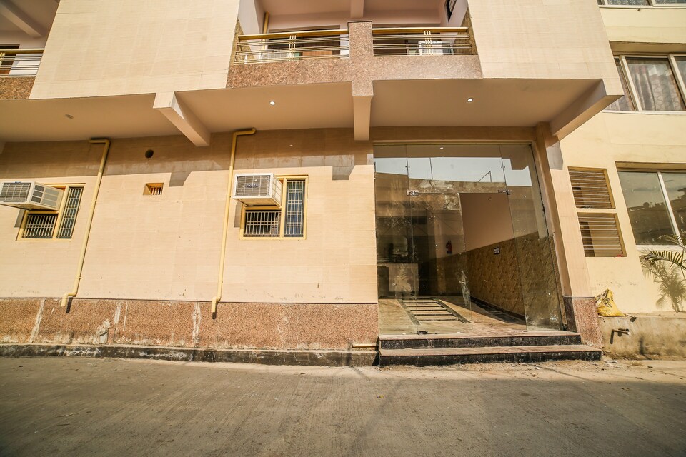 Collection O 16542 Bishanpura Village, Noida Stadium, Noida