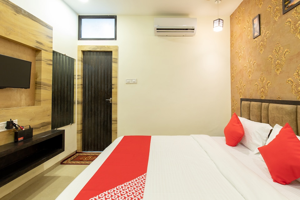OYO 16546 Hotel Saurabh, Bombay Hospital, Indore