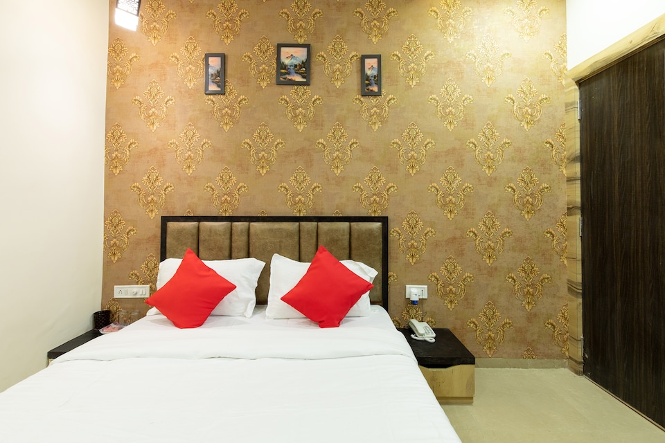 OYO 16546 Hotel Saurabh, Bombay Hospital, Indore