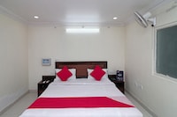 OYO Royal Aayoyjanam Hotel