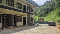 OYO 848031 Honeymoon Holidays