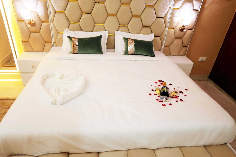 Hotel O A - ONE, Paschim Vihar Delhi, Delhi