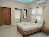 Hotel O P S HOUSE Collection