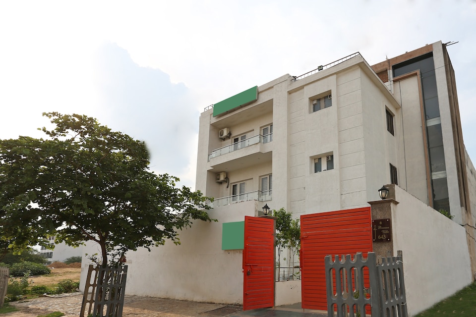 OYO 16554 Golf Branson, Golf Course Road, Gurgaon