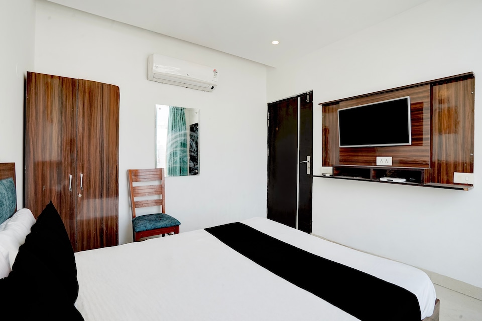 Hotel O The Anand Hotel , Zirakpur, Zirakpur