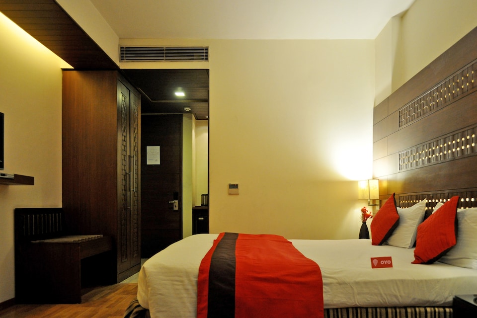 OYO Premium 127 Lajpat Nagar, Lajpat Nagar Delhi, दिल्ली