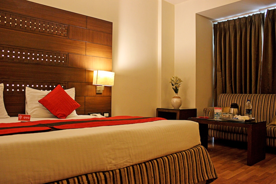 OYO Premium 127 Lajpat Nagar, Lajpat Nagar Delhi, दिल्ली