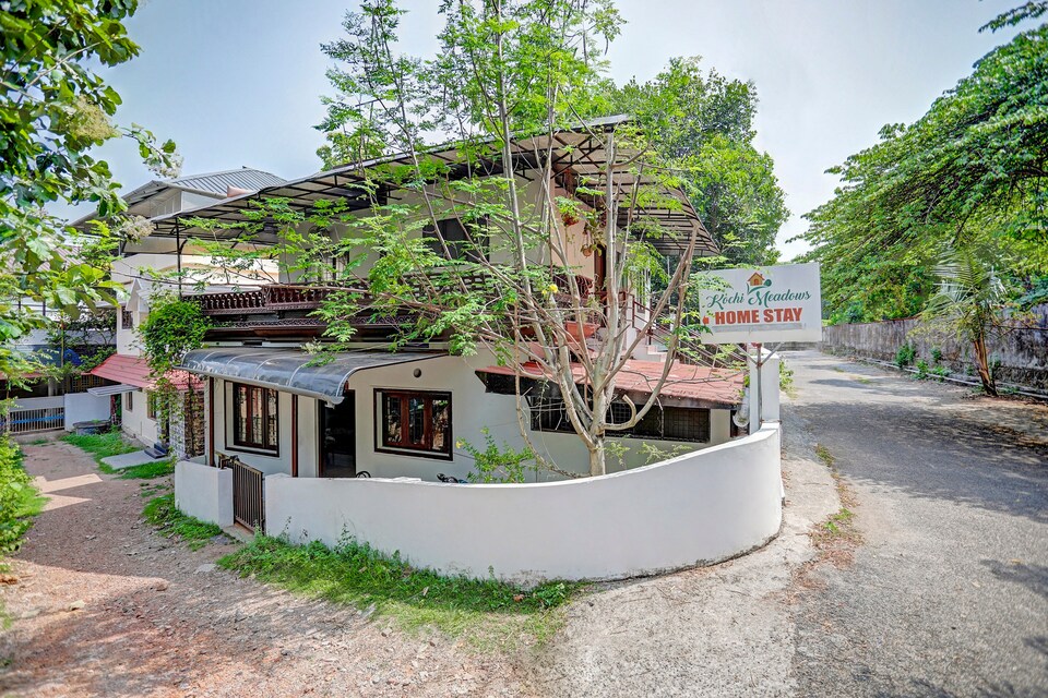 OYO Home 16574 Elegant Villa 2BHK, Aluva Kalamassery Kochi, Kochi