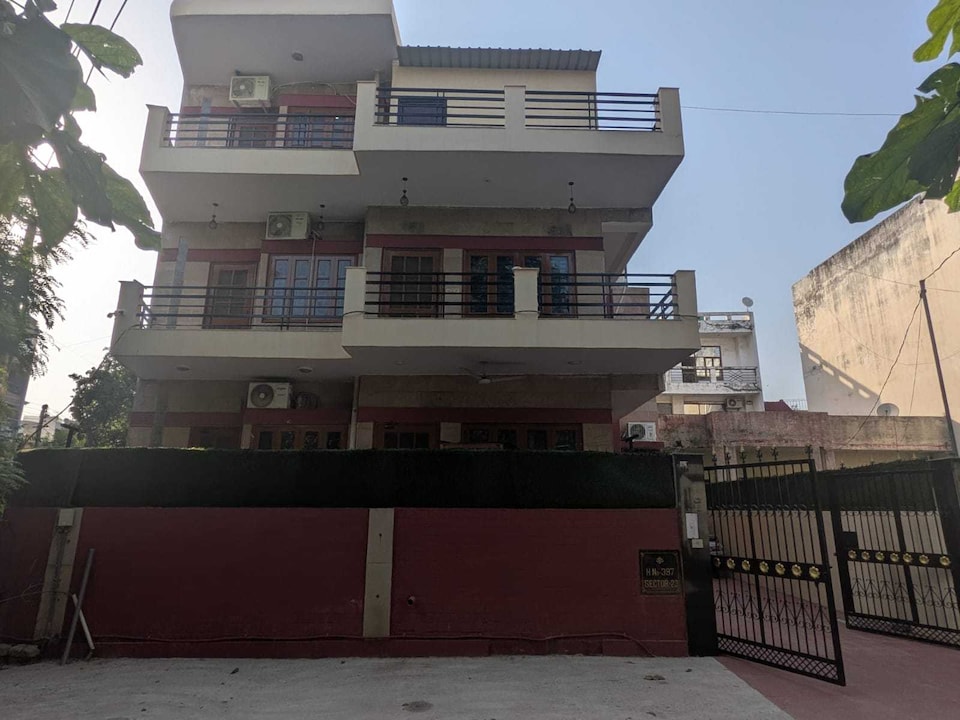 Hotel O Mourya Hotel , Golf Course Road, Gurgaon