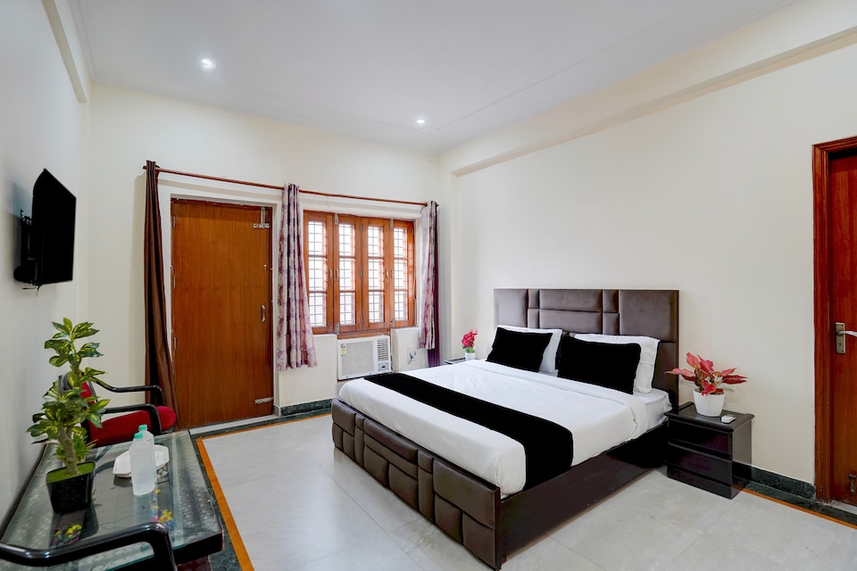 Hotel O Mourya Hotel , Golf Course Road, Gurgaon