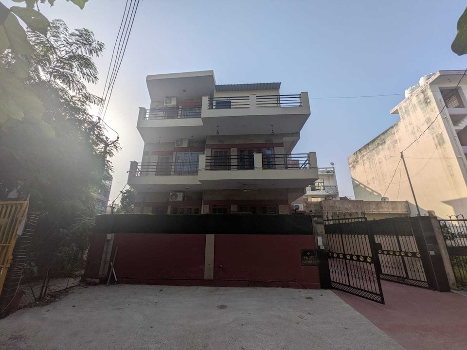 Hotel O Mourya Hotel , Golf Course Road, Gurgaon