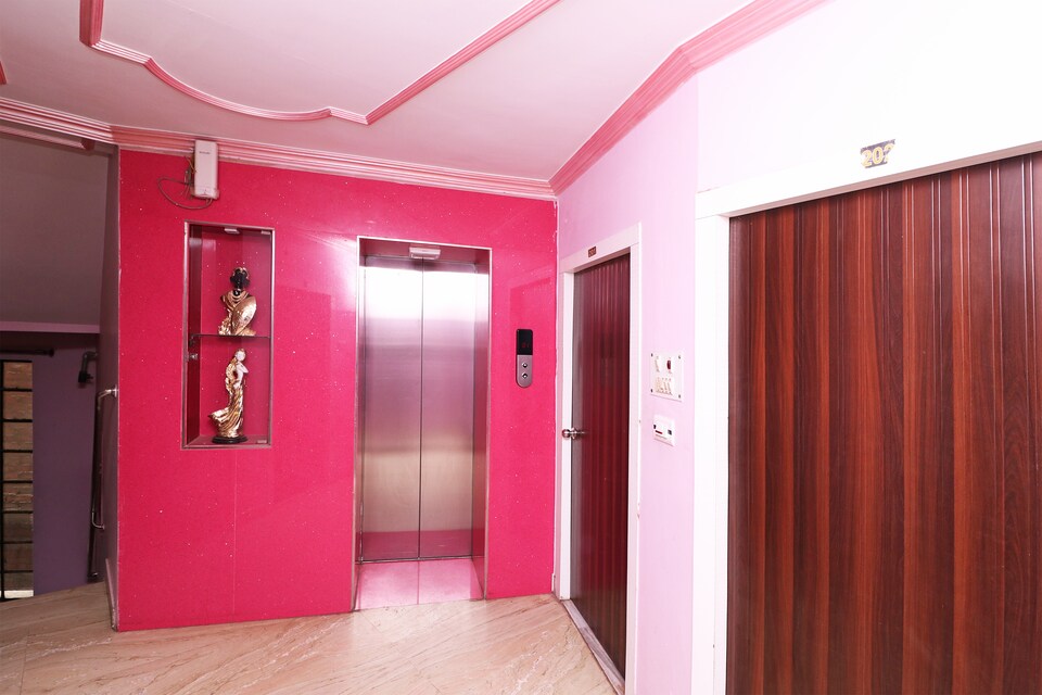 OYO 16610 Hotel Shri Ram International, Godowlia, Varanasi