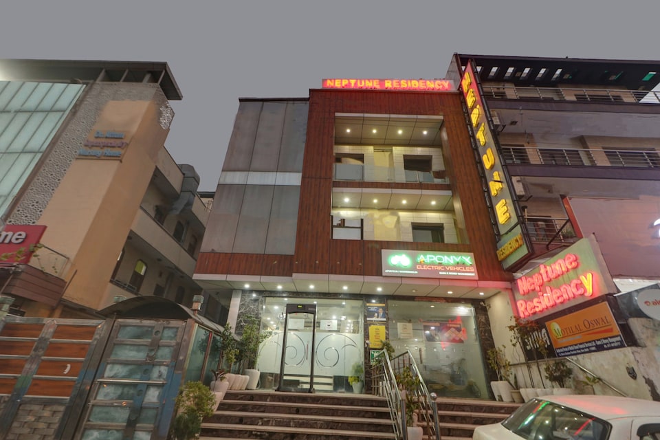 OYO Townhouse 826 Hotel Neptune Residency Near Pacific Mall Tagore Garden, Paschim Vihar Delhi, Delhi