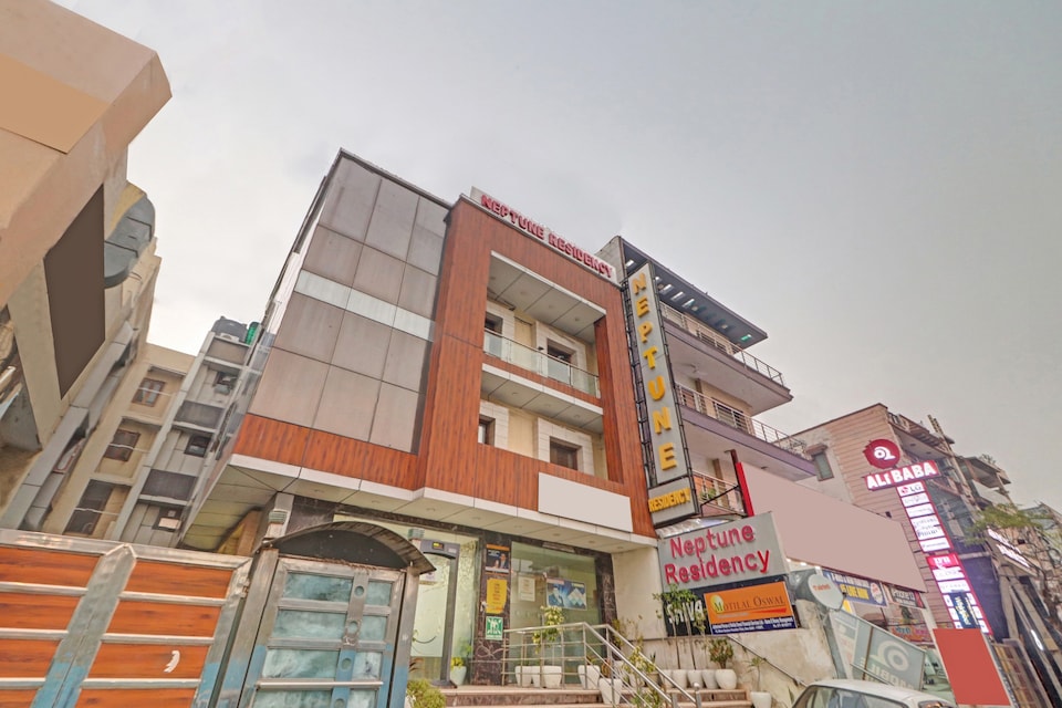 OYO Townhouse 826 Hotel Neptune Residency Near Pacific Mall Tagore Garden, Paschim Vihar Delhi, Delhi