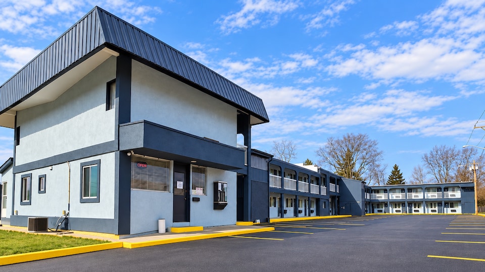 Richmond Inn & Suites Near Dayton I-70, Richmond IN, Richmond IN