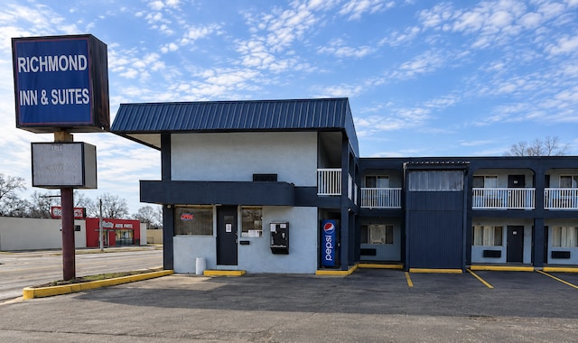 Richmond Inn & Suites Near Dayton I-70